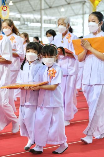 ภาพ No.51331:ประมวลภาพพิธีทอดผ้าป่าสมทบกฐิน ครั้งที่  2 เนื่องในวันครูผู้ค้นพบวิชชาธรรมกาย