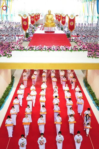 ภาพ No.51333:ประมวลภาพพิธีทอดผ้าป่าสมทบกฐิน ครั้งที่  2 เนื่องในวันครูผู้ค้นพบวิชชาธรรมกาย