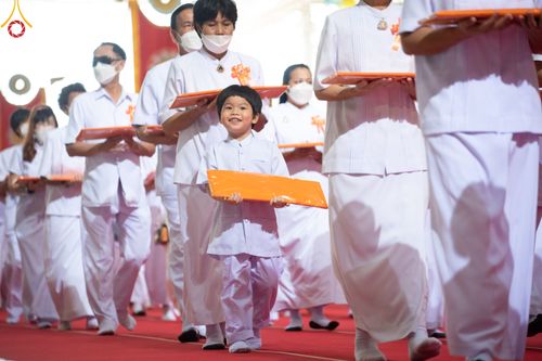 ภาพ No.51332:ประมวลภาพพิธีทอดผ้าป่าสมทบกฐิน ครั้งที่  2 เนื่องในวันครูผู้ค้นพบวิชชาธรรมกาย