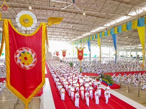 ภาพ No.51338:ประมวลภาพพิธีทอดผ้าป่าสมทบกฐิน ครั้งที่  2 เนื่องในวันครูผู้ค้นพบวิชชาธรรมกาย