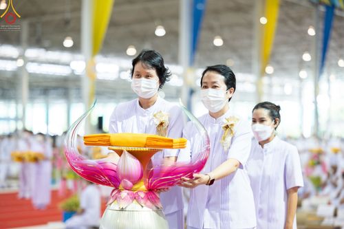 ภาพ No.51336:ประมวลภาพพิธีทอดผ้าป่าสมทบกฐิน ครั้งที่  2 เนื่องในวันครูผู้ค้นพบวิชชาธรรมกาย