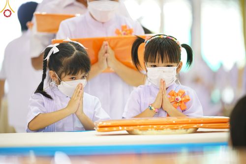 ภาพ No.51340:ประมวลภาพพิธีทอดผ้าป่าสมทบกฐิน ครั้งที่  2 เนื่องในวันครูผู้ค้นพบวิชชาธรรมกาย