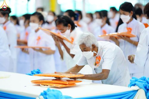 ภาพ No.51345:ประมวลภาพพิธีทอดผ้าป่าสมทบกฐิน ครั้งที่  2 เนื่องในวันครูผู้ค้นพบวิชชาธรรมกาย
