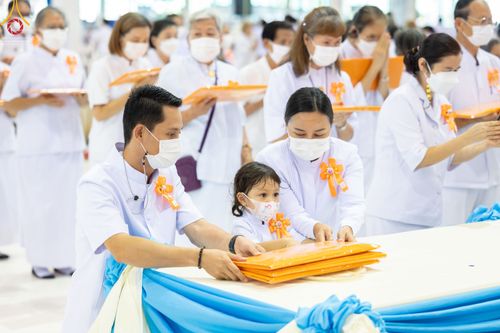 ภาพ No.51347:ประมวลภาพพิธีทอดผ้าป่าสมทบกฐิน ครั้งที่  2 เนื่องในวันครูผู้ค้นพบวิชชาธรรมกาย