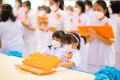 ภาพ No.51349:ประมวลภาพพิธีทอดผ้าป่าสมทบกฐิน ครั้งที่  2 เนื่องในวันครูผู้ค้นพบวิชชาธรรมกาย