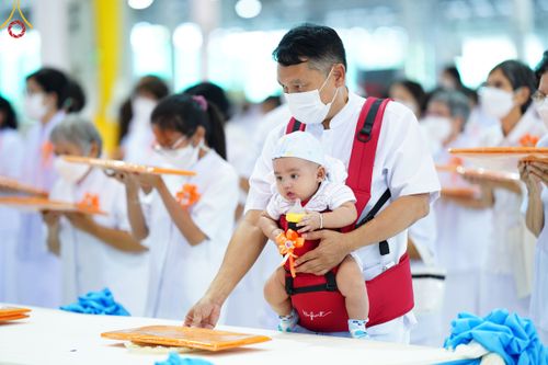 ภาพ No.51346:ประมวลภาพพิธีทอดผ้าป่าสมทบกฐิน ครั้งที่  2 เนื่องในวันครูผู้ค้นพบวิชชาธรรมกาย