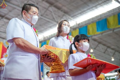 ภาพ No.51348:ประมวลภาพพิธีทอดผ้าป่าสมทบกฐิน ครั้งที่  2 เนื่องในวันครูผู้ค้นพบวิชชาธรรมกาย
