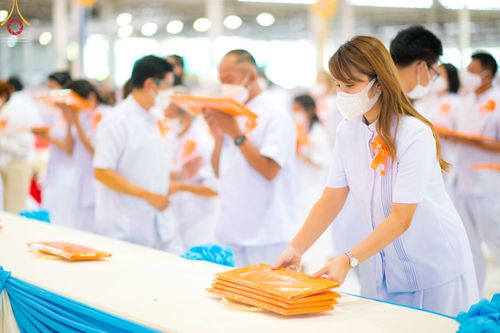 ภาพ No.51350:ประมวลภาพพิธีทอดผ้าป่าสมทบกฐิน ครั้งที่  2 เนื่องในวันครูผู้ค้นพบวิชชาธรรมกาย