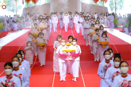 ภาพ No.51355:ประมวลภาพพิธีทอดผ้าป่าสมทบกฐิน ครั้งที่  2 เนื่องในวันครูผู้ค้นพบวิชชาธรรมกาย