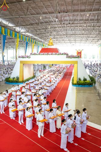 ภาพ No.51358:ประมวลภาพพิธีทอดผ้าป่าสมทบกฐิน ครั้งที่  2 เนื่องในวันครูผู้ค้นพบวิชชาธรรมกาย