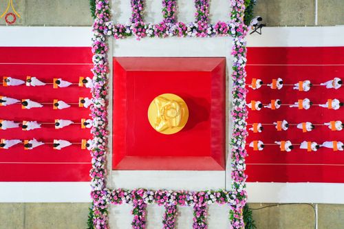 ภาพ No.51353:ประมวลภาพพิธีทอดผ้าป่าสมทบกฐิน ครั้งที่  2 เนื่องในวันครูผู้ค้นพบวิชชาธรรมกาย