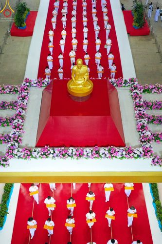 ภาพ No.51354:ประมวลภาพพิธีทอดผ้าป่าสมทบกฐิน ครั้งที่  2 เนื่องในวันครูผู้ค้นพบวิชชาธรรมกาย