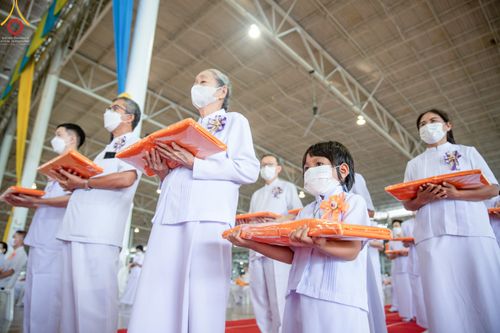 ภาพ No.51357:ประมวลภาพพิธีทอดผ้าป่าสมทบกฐิน ครั้งที่  2 เนื่องในวันครูผู้ค้นพบวิชชาธรรมกาย