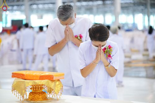 ภาพ No.51370:ประมวลภาพพิธีทอดผ้าป่าสมทบกฐิน ครั้งที่  2 เนื่องในวันครูผู้ค้นพบวิชชาธรรมกาย