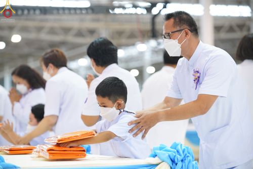 ภาพ No.51371:ประมวลภาพพิธีทอดผ้าป่าสมทบกฐิน ครั้งที่  2 เนื่องในวันครูผู้ค้นพบวิชชาธรรมกาย