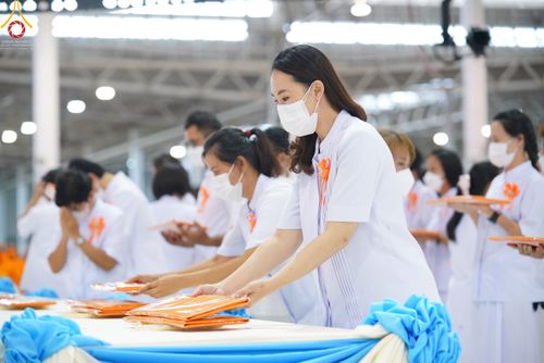 ภาพ No.51368:ประมวลภาพพิธีทอดผ้าป่าสมทบกฐิน ครั้งที่  2 เนื่องในวันครูผู้ค้นพบวิชชาธรรมกาย