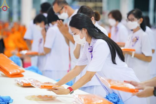 ภาพ No.51372:ประมวลภาพพิธีทอดผ้าป่าสมทบกฐิน ครั้งที่  2 เนื่องในวันครูผู้ค้นพบวิชชาธรรมกาย