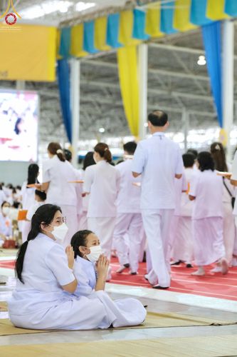 ภาพ No.51376:ประมวลภาพพิธีทอดผ้าป่าสมทบกฐิน ครั้งที่  2 เนื่องในวันครูผู้ค้นพบวิชชาธรรมกาย