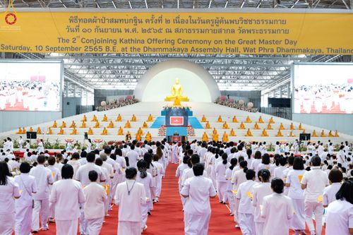 ภาพ No.51378:ประมวลภาพพิธีทอดผ้าป่าสมทบกฐิน ครั้งที่  2 เนื่องในวันครูผู้ค้นพบวิชชาธรรมกาย