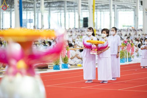 ภาพ No.51379:ประมวลภาพพิธีทอดผ้าป่าสมทบกฐิน ครั้งที่  2 เนื่องในวันครูผู้ค้นพบวิชชาธรรมกาย