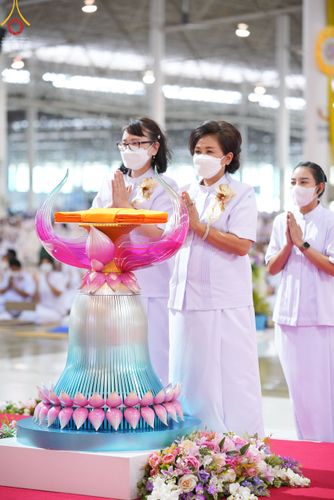 ภาพ No.51381:ประมวลภาพพิธีทอดผ้าป่าสมทบกฐิน ครั้งที่  2 เนื่องในวันครูผู้ค้นพบวิชชาธรรมกาย