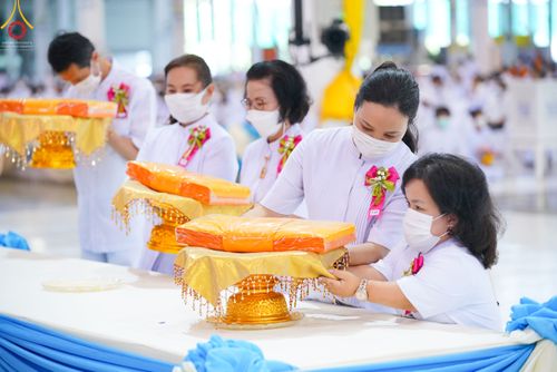 ภาพ No.51383:ประมวลภาพพิธีทอดผ้าป่าสมทบกฐิน ครั้งที่  2 เนื่องในวันครูผู้ค้นพบวิชชาธรรมกาย