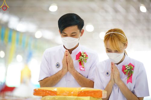 ภาพ No.51385:ประมวลภาพพิธีทอดผ้าป่าสมทบกฐิน ครั้งที่  2 เนื่องในวันครูผู้ค้นพบวิชชาธรรมกาย