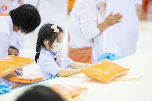 ภาพ No.51387:ประมวลภาพพิธีทอดผ้าป่าสมทบกฐิน ครั้งที่  2 เนื่องในวันครูผู้ค้นพบวิชชาธรรมกาย