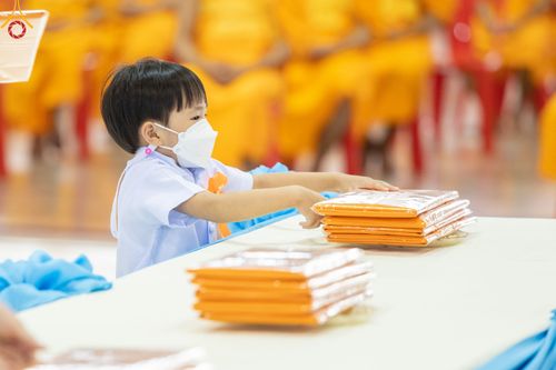 ภาพ No.51392:ประมวลภาพพิธีทอดผ้าป่าสมทบกฐิน ครั้งที่  2 เนื่องในวันครูผู้ค้นพบวิชชาธรรมกาย