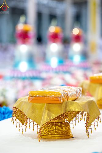 ภาพ No.51397:ประมวลภาพพิธีทอดผ้าป่าสมทบกฐิน ครั้งที่  2 เนื่องในวันครูผู้ค้นพบวิชชาธรรมกาย