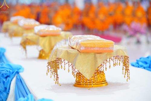 ภาพ No.51405:ประมวลภาพพิธีทอดผ้าป่าสมทบกฐิน ครั้งที่  2 เนื่องในวันครูผู้ค้นพบวิชชาธรรมกาย