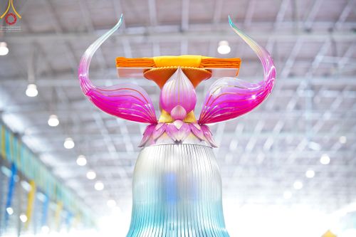 ภาพ No.51408:ประมวลภาพพิธีทอดผ้าป่าสมทบกฐิน ครั้งที่  2 เนื่องในวันครูผู้ค้นพบวิชชาธรรมกาย