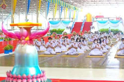 ภาพ No.51413:ประมวลภาพพิธีทอดผ้าป่าสมทบกฐิน ครั้งที่  2 เนื่องในวันครูผู้ค้นพบวิชชาธรรมกาย