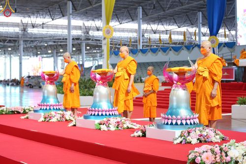 ภาพ No.51418:ประมวลภาพพิธีทอดผ้าป่าสมทบกฐิน ครั้งที่  2 เนื่องในวันครูผู้ค้นพบวิชชาธรรมกาย