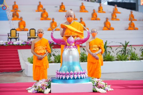 ภาพ No.51420:ประมวลภาพพิธีทอดผ้าป่าสมทบกฐิน ครั้งที่  2 เนื่องในวันครูผู้ค้นพบวิชชาธรรมกาย