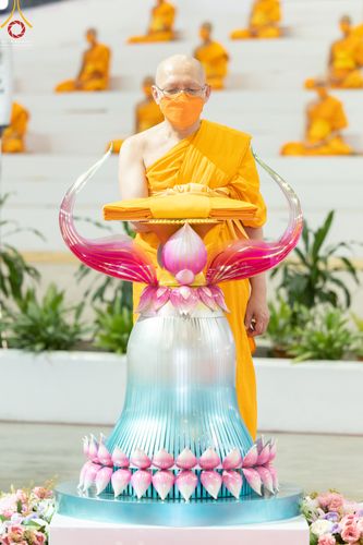 ภาพ No.51419:ประมวลภาพพิธีทอดผ้าป่าสมทบกฐิน ครั้งที่  2 เนื่องในวันครูผู้ค้นพบวิชชาธรรมกาย