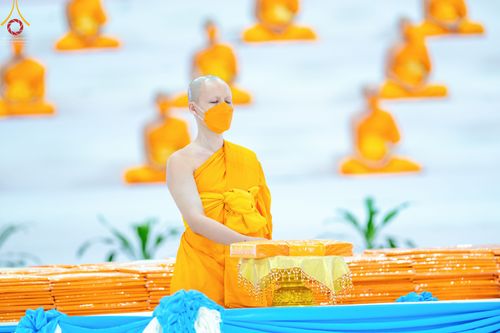 ภาพ No.51422:ประมวลภาพพิธีทอดผ้าป่าสมทบกฐิน ครั้งที่  2 เนื่องในวันครูผู้ค้นพบวิชชาธรรมกาย