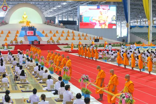 ภาพ No.51433:ประมวลภาพพิธีทอดผ้าป่าสมทบกฐิน ครั้งที่  2 เนื่องในวันครูผู้ค้นพบวิชชาธรรมกาย