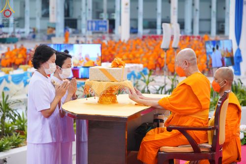 ภาพ No.51439:ประมวลภาพพิธีทอดผ้าป่าสมทบกฐิน ครั้งที่  2 เนื่องในวันครูผู้ค้นพบวิชชาธรรมกาย