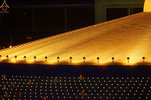 ภาพ No.51474:ประมวลภาพพิธีเจริญพระพุทธมนต์ และพิธีจุดประทีปบูชาธรรม พระมงคลเทพมุนี (สด จนฺทสโร) พระผู้ปราบมาร  เนื่องในวันครูผู้ค้นพบวิชชาธรรมกาย