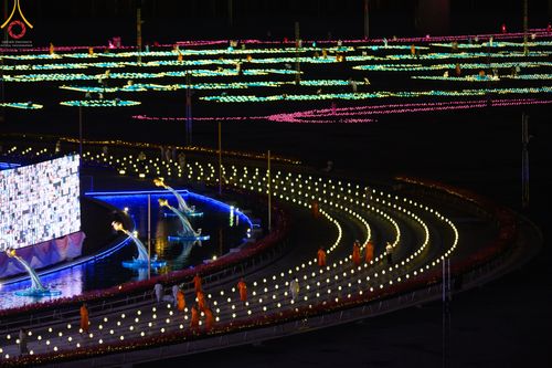 ภาพ No.51481:ประมวลภาพพิธีเจริญพระพุทธมนต์ และพิธีจุดประทีปบูชาธรรม พระมงคลเทพมุนี (สด จนฺทสโร) พระผู้ปราบมาร  เนื่องในวันครูผู้ค้นพบวิชชาธรรมกาย