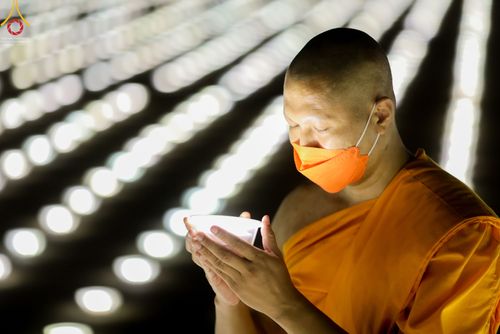 ภาพ No.51505:ประมวลภาพพิธีเจริญพระพุทธมนต์ และพิธีจุดประทีปบูชาธรรม พระมงคลเทพมุนี (สด จนฺทสโร) พระผู้ปราบมาร  เนื่องในวันครูผู้ค้นพบวิชชาธรรมกาย