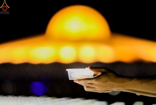 ภาพ No.51507:ประมวลภาพพิธีเจริญพระพุทธมนต์ และพิธีจุดประทีปบูชาธรรม พระมงคลเทพมุนี (สด จนฺทสโร) พระผู้ปราบมาร  เนื่องในวันครูผู้ค้นพบวิชชาธรรมกาย