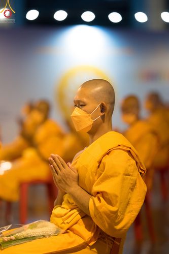 ภาพ No.51521:ประมวลภาพพิธีเจริญพระพุทธมนต์ และพิธีจุดประทีปบูชาธรรม พระมงคลเทพมุนี (สด จนฺทสโร) พระผู้ปราบมาร  เนื่องในวันครูผู้ค้นพบวิชชาธรรมกาย