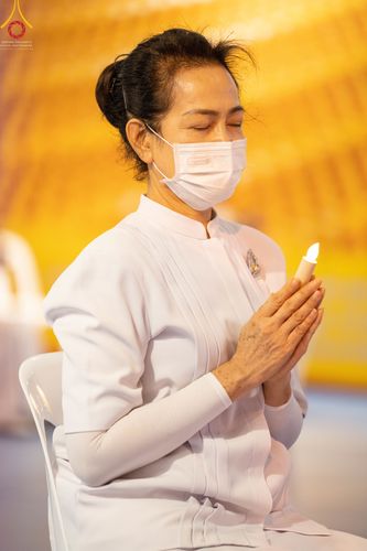 ภาพ No.51525:ประมวลภาพพิธีเจริญพระพุทธมนต์ และพิธีจุดประทีปบูชาธรรม พระมงคลเทพมุนี (สด จนฺทสโร) พระผู้ปราบมาร  เนื่องในวันครูผู้ค้นพบวิชชาธรรมกาย
