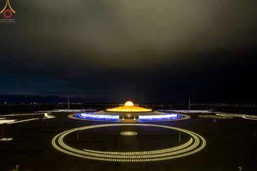 ภาพ No.51544:ประมวลภาพพิธีเจริญพระพุทธมนต์ และพิธีจุดประทีปบูชาธรรม พระมงคลเทพมุนี (สด จนฺทสโร) พระผู้ปราบมาร  เนื่องในวันครูผู้ค้นพบวิชชาธรรมกาย