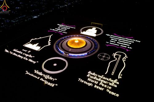 ภาพ No.51545:ประมวลภาพพิธีเจริญพระพุทธมนต์ และพิธีจุดประทีปบูชาธรรม พระมงคลเทพมุนี (สด จนฺทสโร) พระผู้ปราบมาร  เนื่องในวันครูผู้ค้นพบวิชชาธรรมกาย