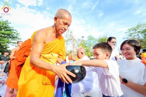 ภาพ No.313991:วันอาทิตย์ที่ 14 มีนาคม พ.ศ. 2569 ทำบุญเมืองหาดใหญ่ตักบาตรพระ 1,109 รูป เติมบุญใหญ่ หลังวิกฤตมหาอุทกภัย ณ ซุ้มประตูไชน่าทาวน์ ถนนศุภสารรังสรรค์ อ.หาดใหญ่ จ.สงขลา