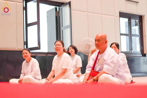 ภาพ No.326782:วันที่ 27-30 เมษายน พ.ศ.2569 ต้อนรับชาวต่างชาติจากประเทศมาเลเซีย ฝรั่งเศส เมียนมาร์ และศรีลังกา  เยี่ยมชมวัดพระธรรมกาย