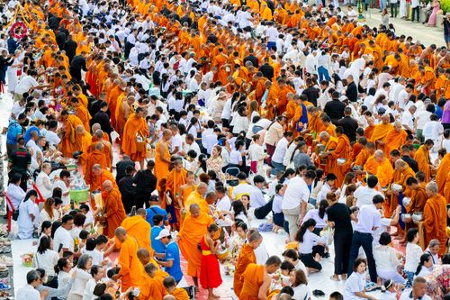 ภาพ No.329504:วันอาทิตย์ที่ 24 พฤษภาคม พ.ศ. 2569 พิธีตักบาตรพระ 1,000 รูป เพื่อถวายเป็นพุทธบูชาในเทศกาลวิสาขบูชาโลก และ ถวายเป็นพระราชกุศล  ณ ลานศิลปวัฒนธรรม เมืองปัตตานี จ.ปัตตานี